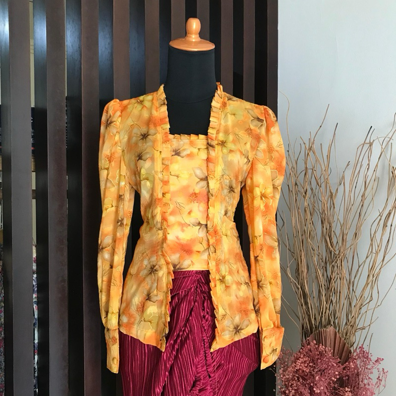 Kebaya Sifon Pendek Lengan Puffy