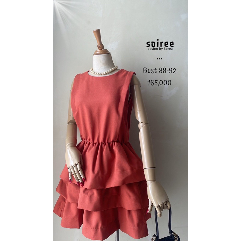Mini dress bata terracota kutung sleeveless tanpa lengan pinggang karet rok tumpuk ruffle polos prem