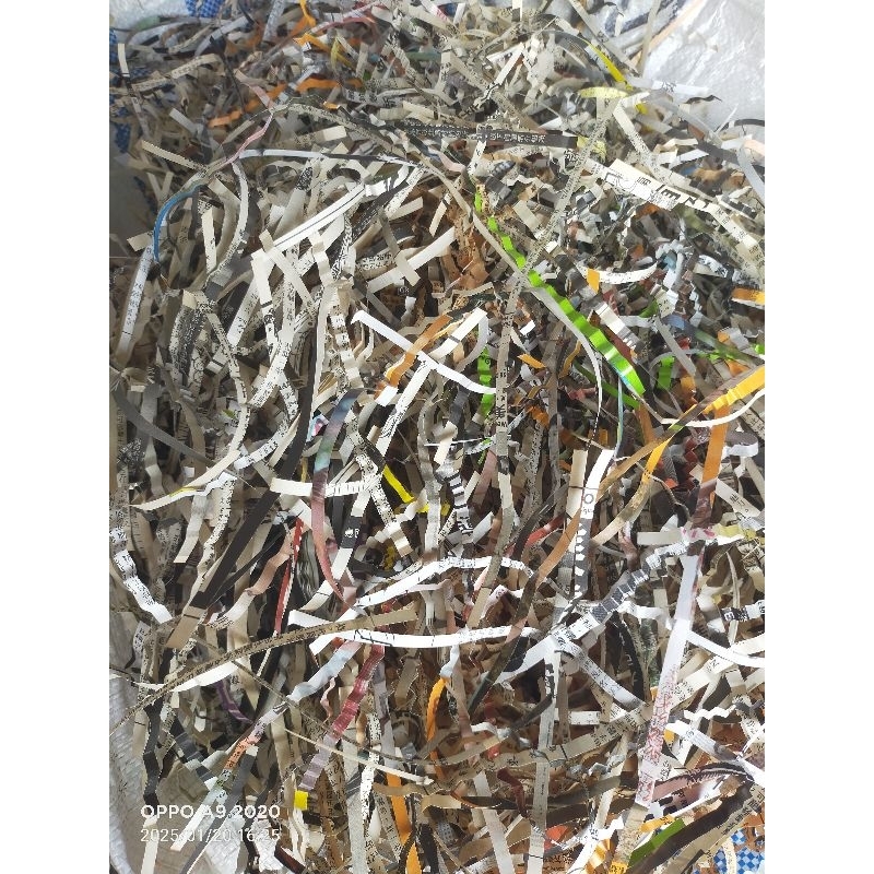 

kertas serut hampers berat 100 gram