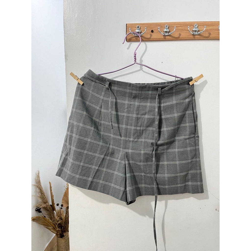 Uniqlo - SHORT PANTS - celana pendek wanita
