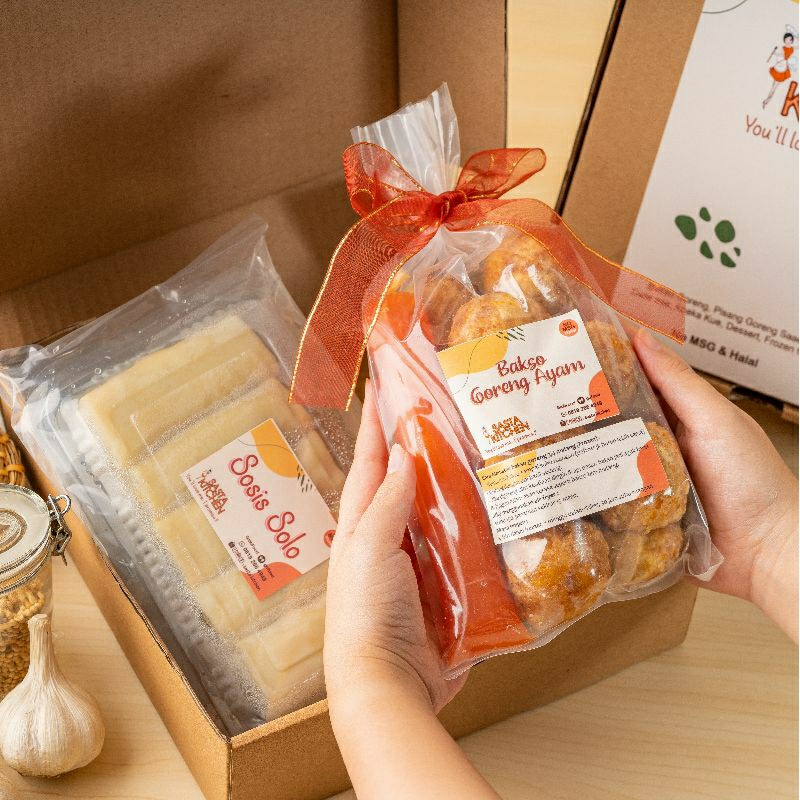 

Hampers/ Parcel/ Birthday Gift Sosis Solo & Bakso Goreng