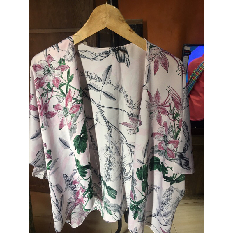 Outer motif bunga