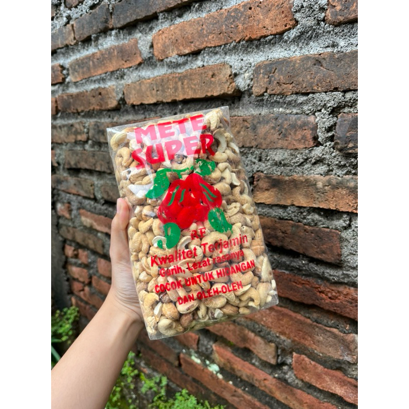 

Kacang Mete Utuh Kwalitas Standar Mentah 1kg Asli Wonogiri