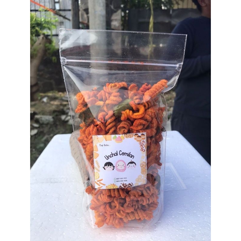 

Makaroni Spiral Daun Jeruk - Cemilan Snack Makanan Ringan Pedas