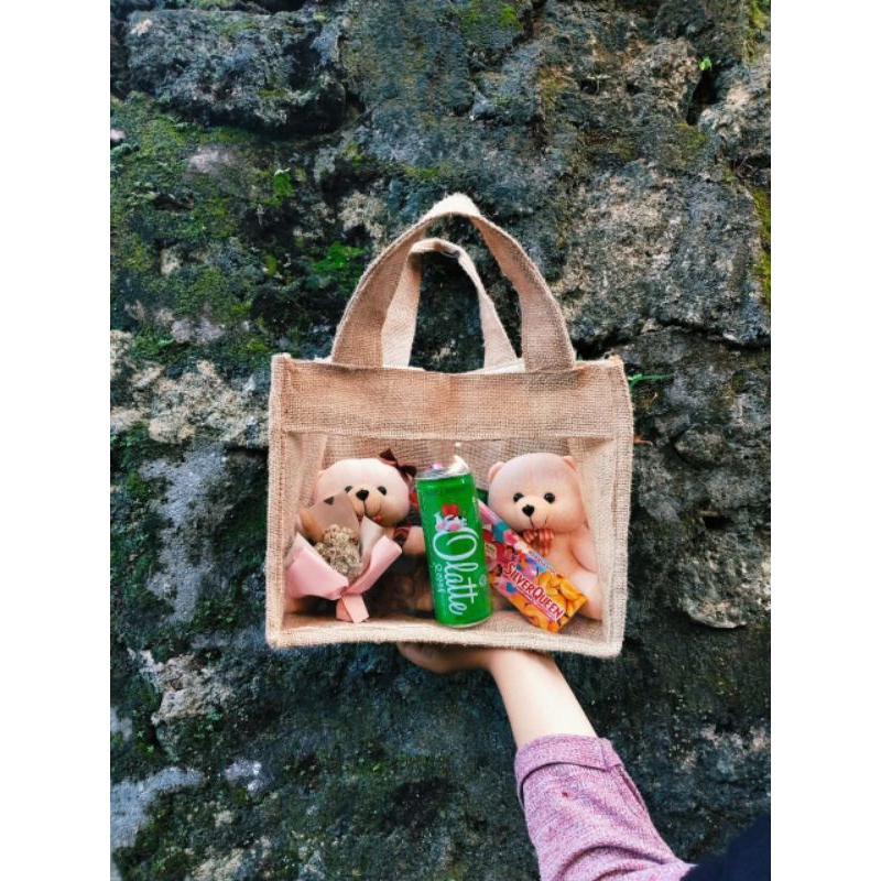 

HAMPERS BAG SPESIAL VALENTINE EDITION BONEKA COKLAT SILVERQUEENHADIAH VALENTINE COUPLE