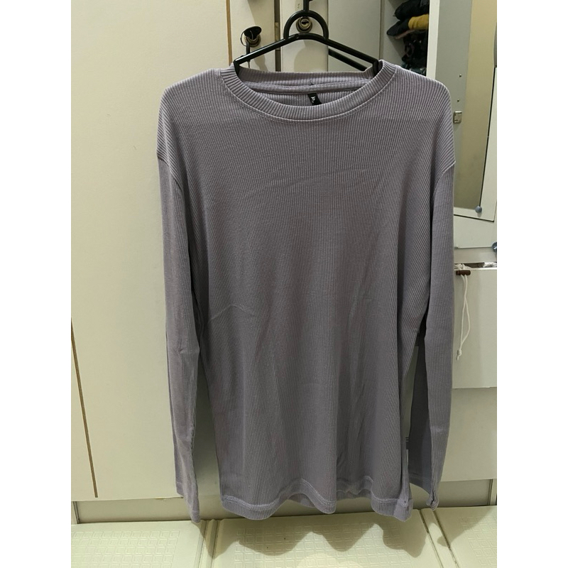 PRELOVED KAOS LENGAN PANJANG UNGU MUDA