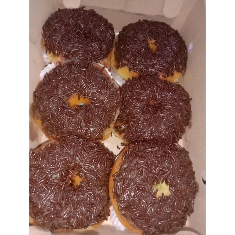 

Donut Kentang Toping Coklat Meses - isi 6 Pcs