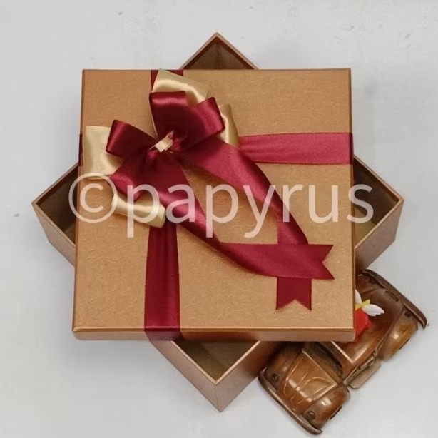 

PAPYRUS 20x20 Tinggi 5cm Kotak Kado Gift Box V2