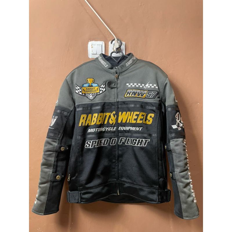 Rabbit and Wheels Carbon second