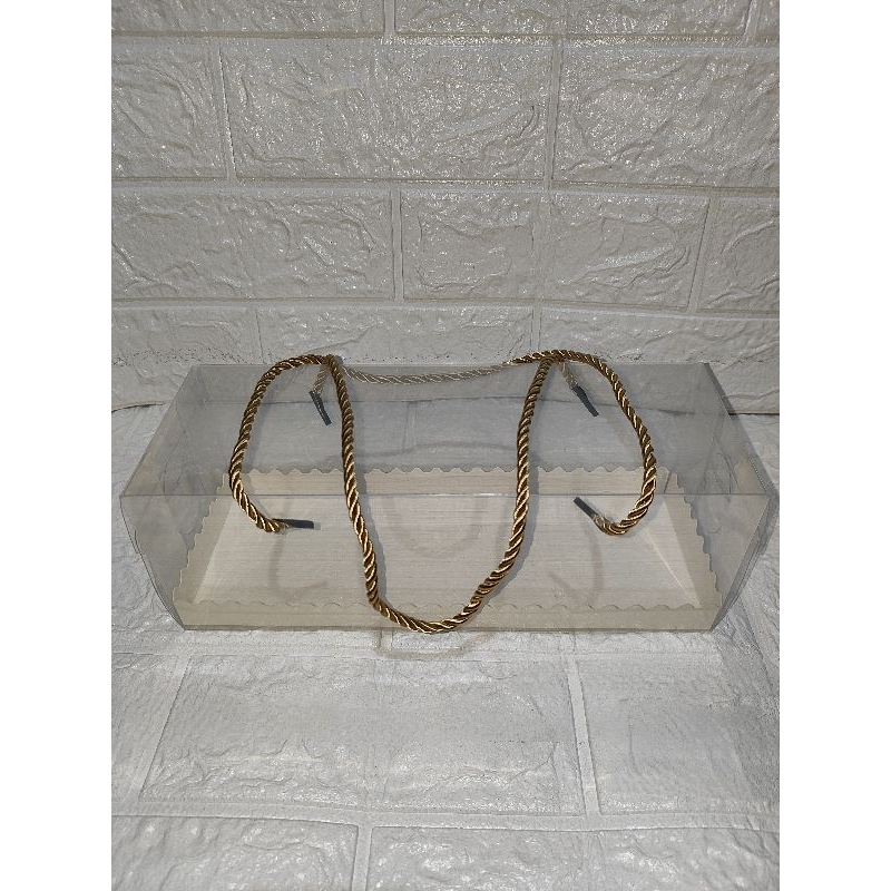 

BOX MIKA KUE KERING TALI 27,5X10X10 / BOX MIKA TALI KUE / BOX MIKA TALI BOLU