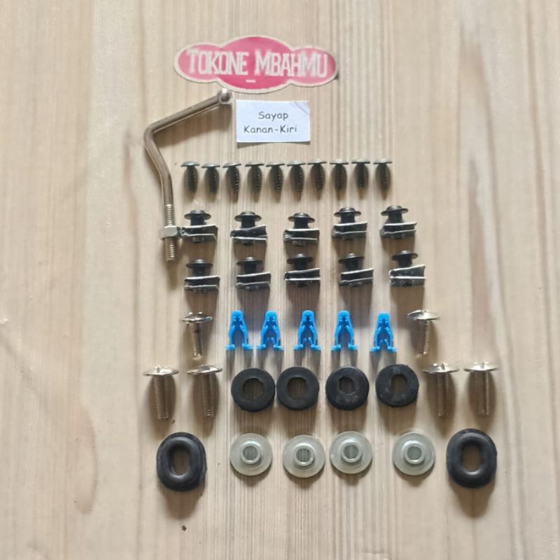 Baut Cover Body Bodi Sayap Kanan Kiri Honda Supra X 125 FI Helm in PGM-FI