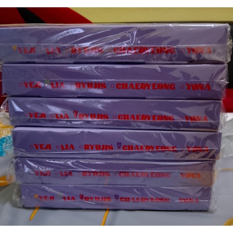 Unsealed Album Itzy Crazy In Love