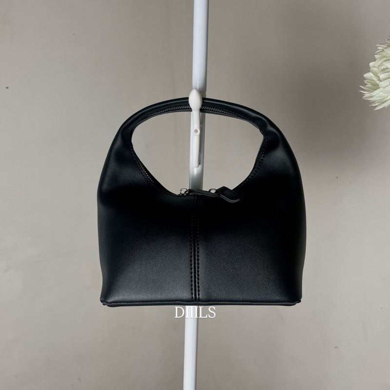 Tas Wanita Elegan Warna Hitam – Model Minimalis & Stylish