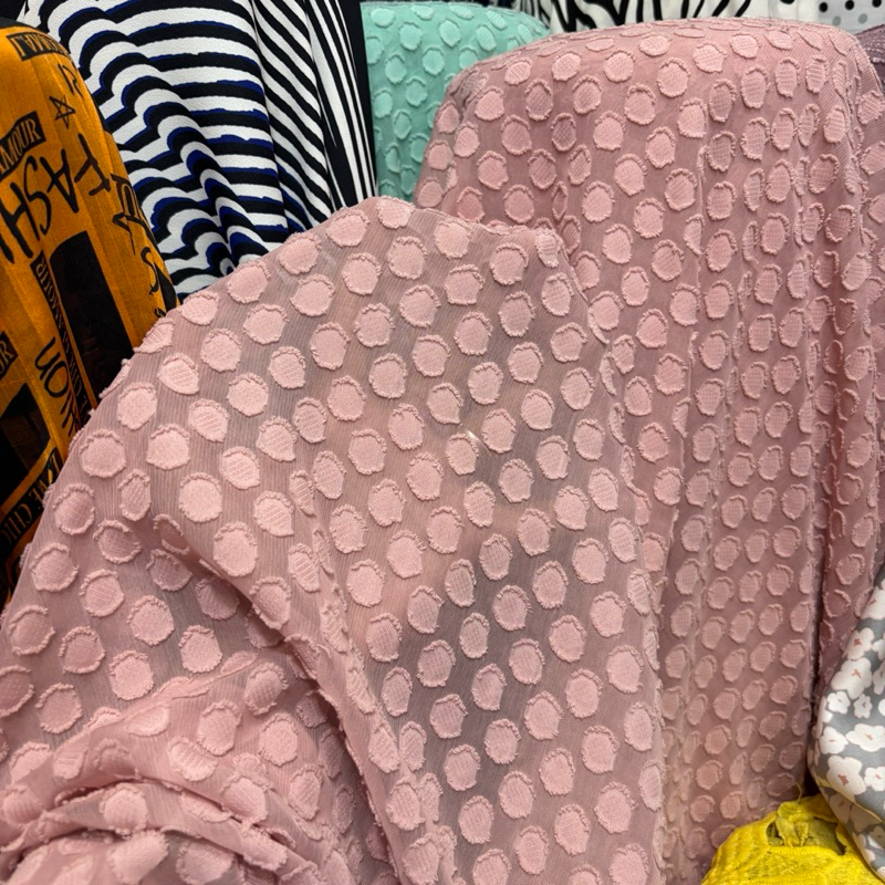 kain ceruty rubiah premium - kain ceruty uragiri motif polkadot - kain motif polkadot - kain meteran