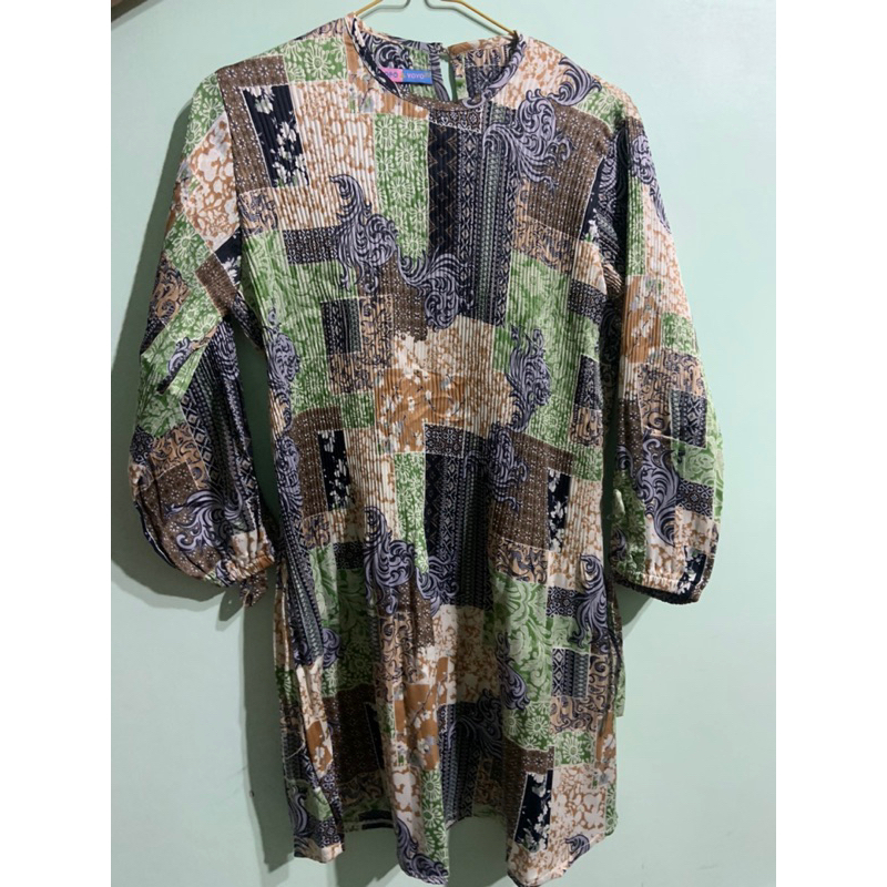 Preloved tunik plisket motif