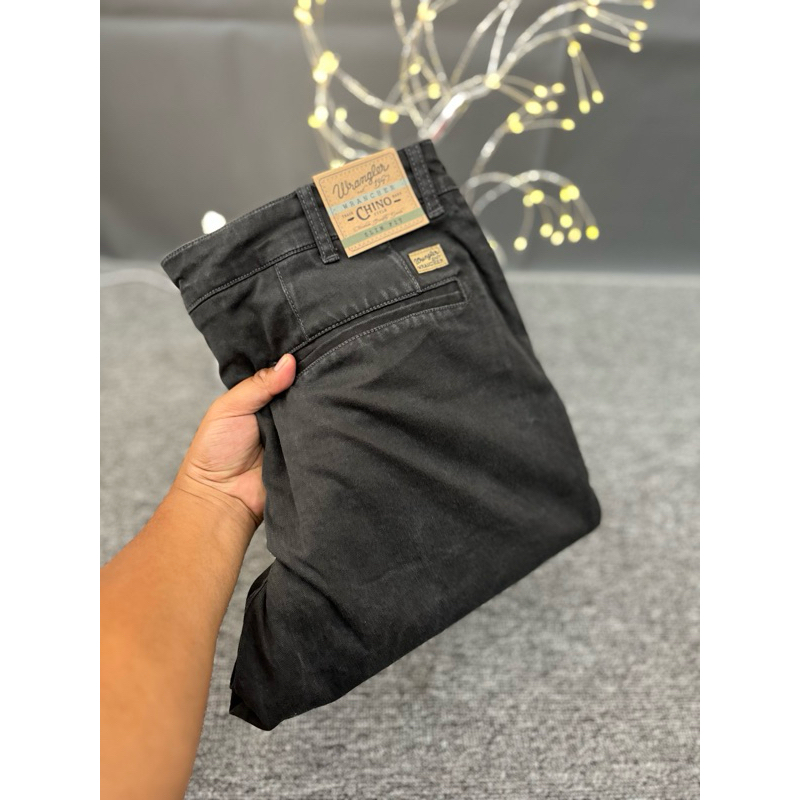 Celana Chino Wrangler Slim Fit Charcoal 02P25