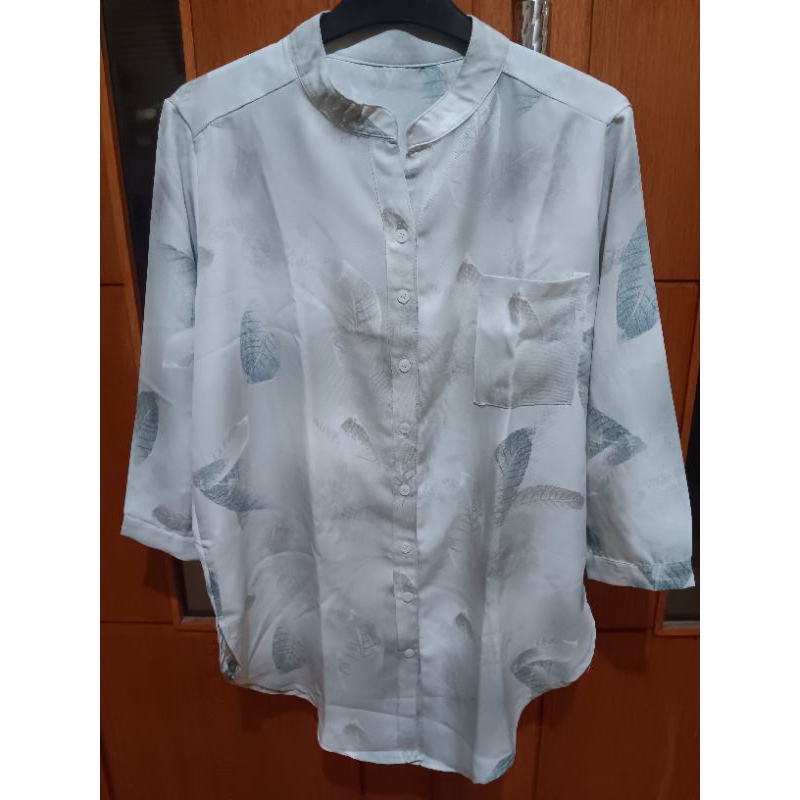 KEMEJA WANITA MOTIF DAUN