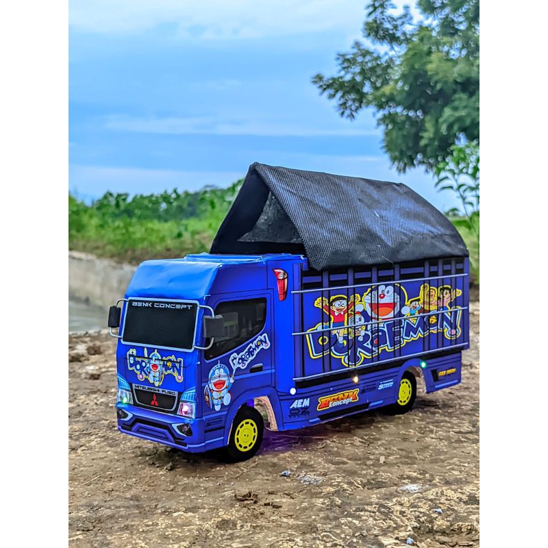 MAINAN ANAK TRUK MINIATUR/TRUK OLENG DORAEMON/TRUK OLENG MINIATUR WARNA BIRU VARIASI LAMPU