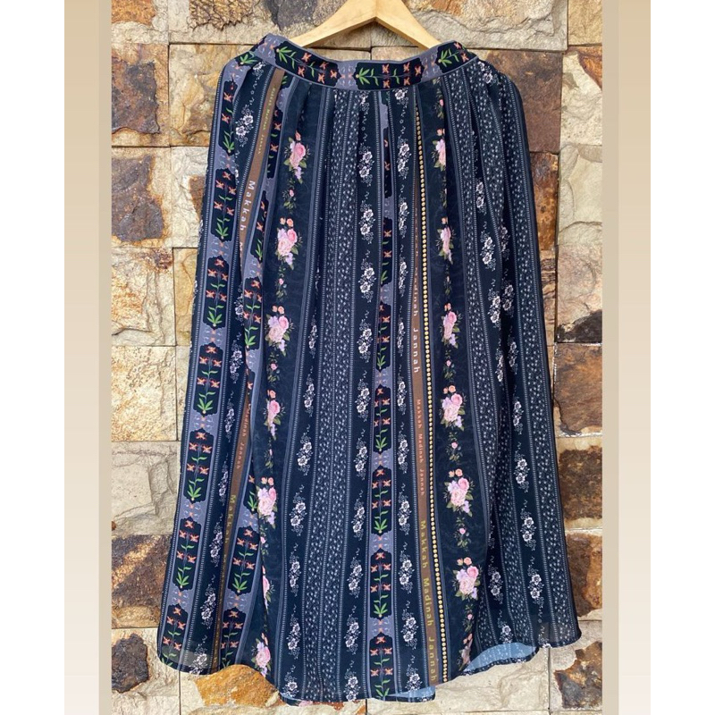 preloved vz vivi zubedi skirt navy