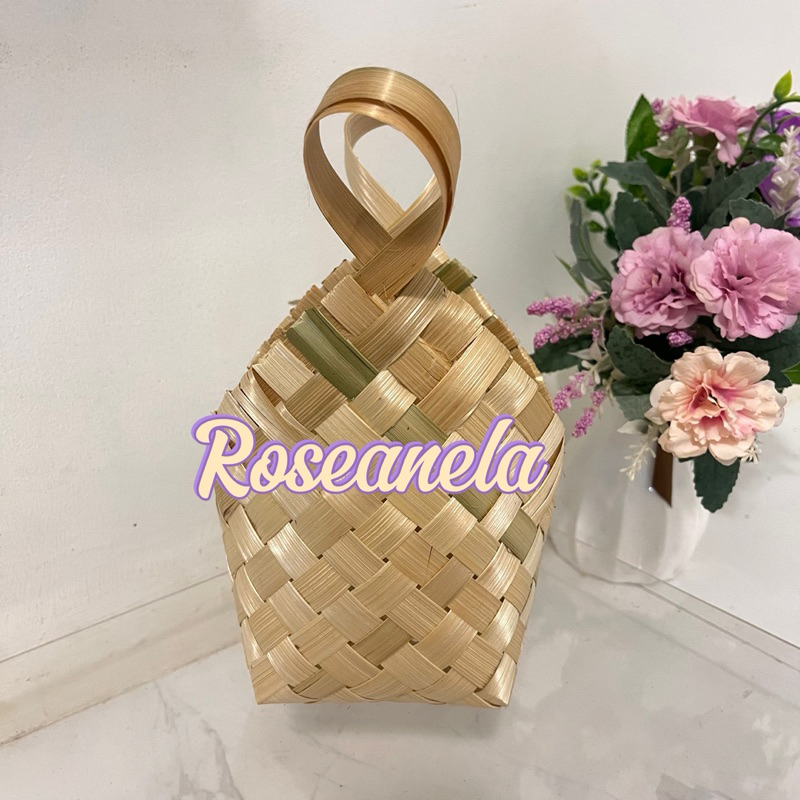 

Tas ketupat bambu 9x9 cm untuk 10 pcs