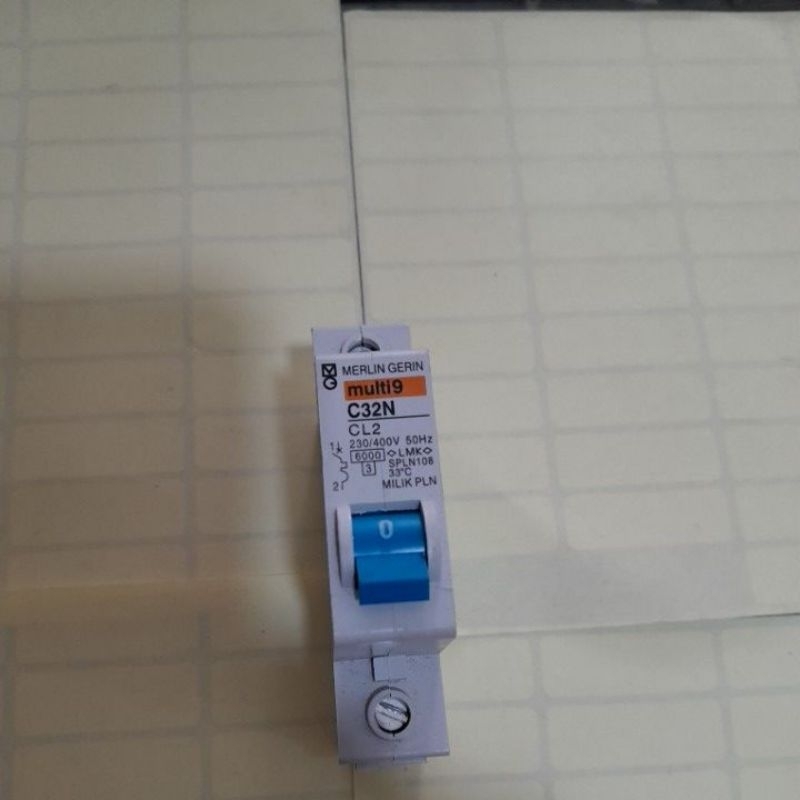 MCB/ termis merlin gerin biru 2 A