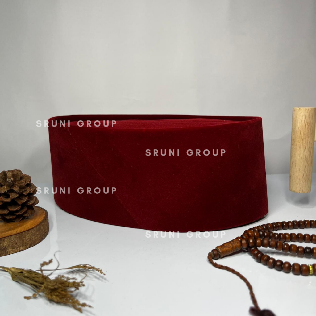 Songkok peci merah marun