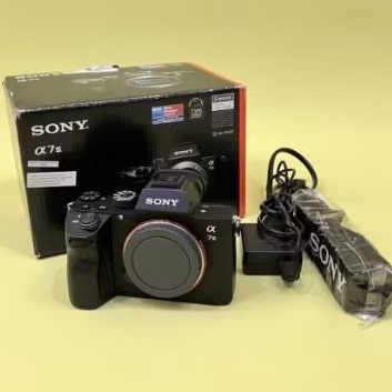 Lensa Fix Sony FE 85mm 1.8