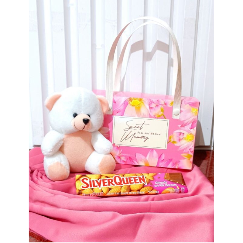 

parcel Hampers Kado wanita / kado pacar / kado Valentine romantis / coklat / hadiah valentine / bingkisan kasih sayang