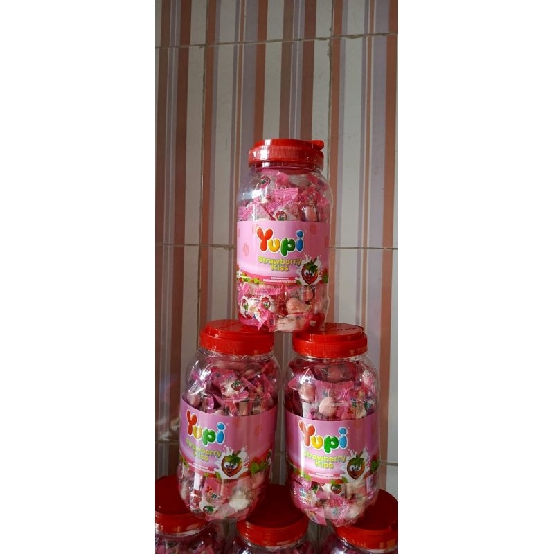 

Yupi Strawberry Kiss