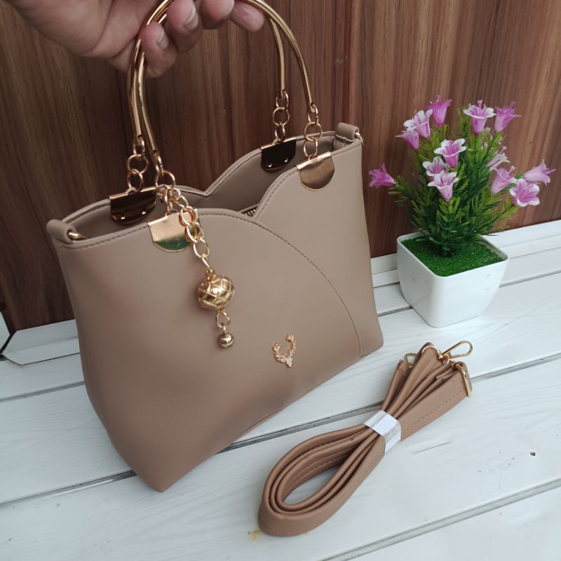 izdihaar tas wanita slempang tenteng mewah gantungan bola