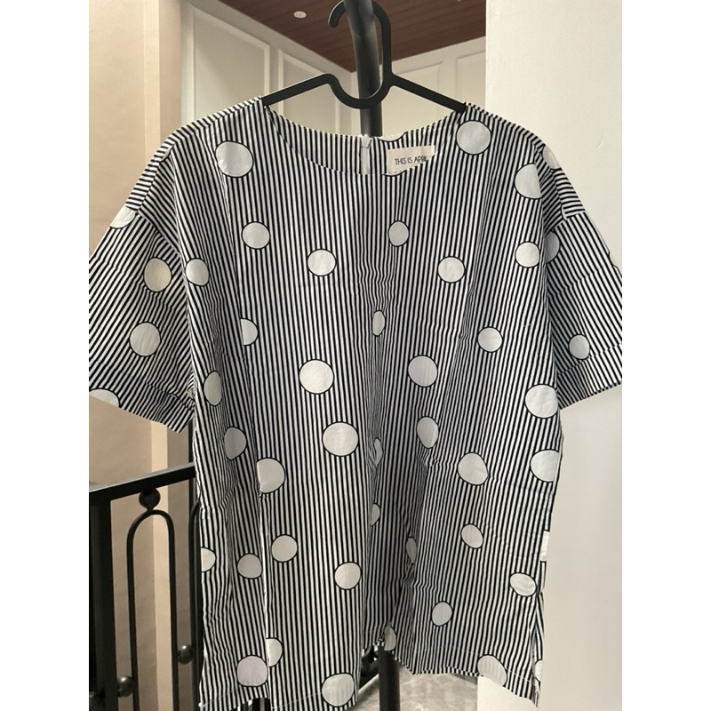 Kemeja This Is April [preloved]
