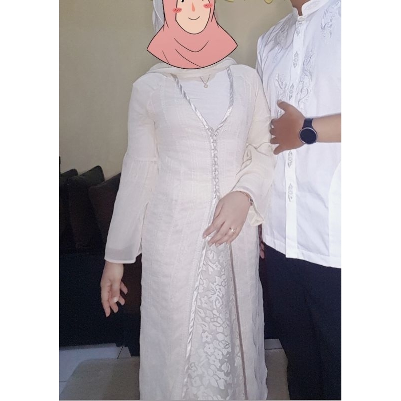 1 set atasan tunik dan rok brukat warna cream/BW
