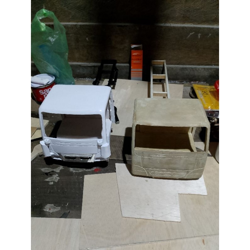 Kabin miniatur Truk Canter