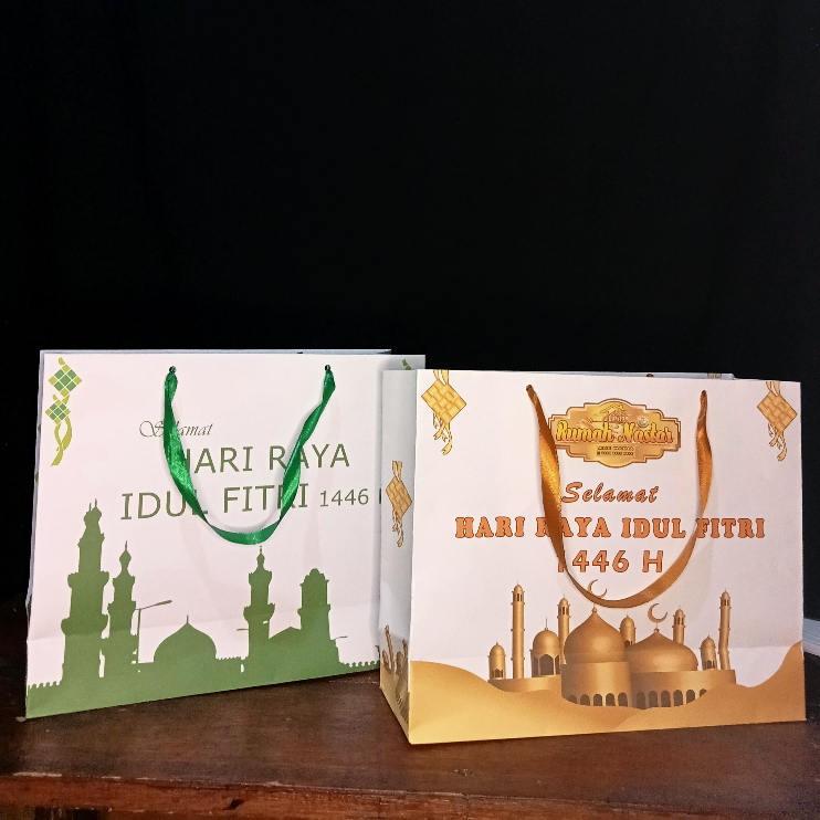 

Terbaru Paper Bag Costum Idul Fitri 2025 Free Desain Nama dan Logo Full Color Size 30x10x25cm