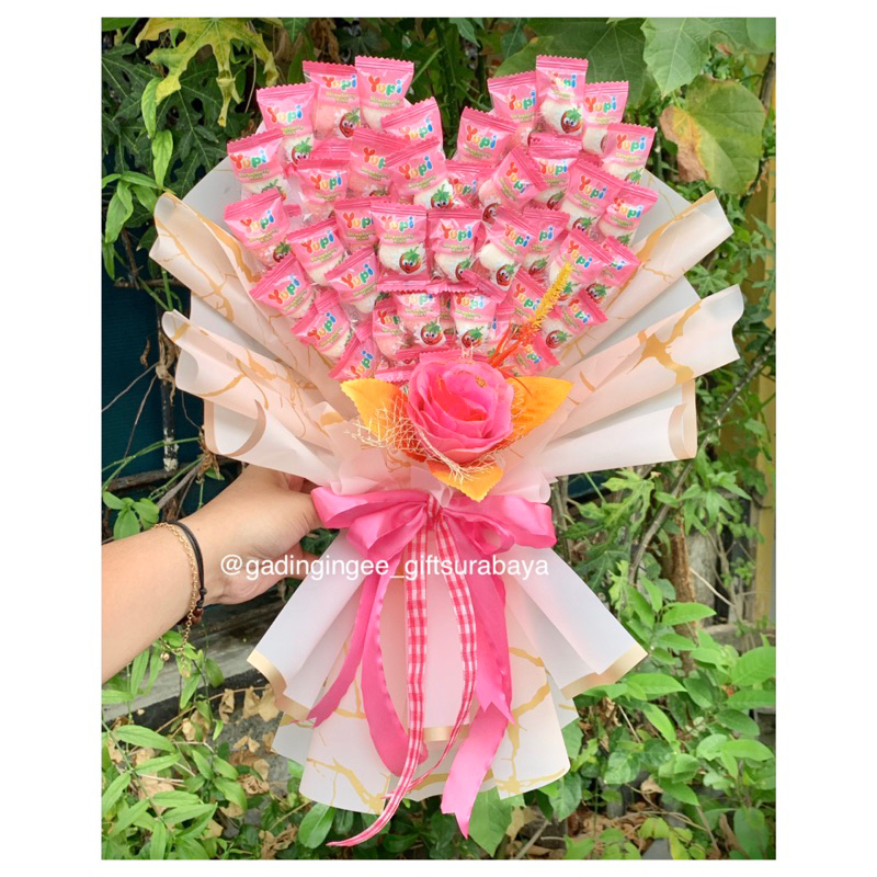 

Bouquet Yupi Love Bucket Buket Kado Valentine Wisuda Hadiah Hampers Surabaya Sidoarjo Handbouquet