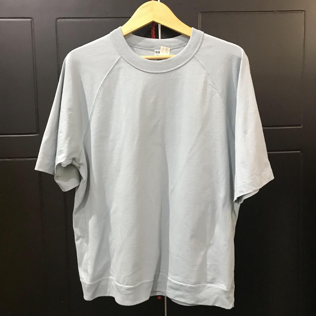 kaos katun uniqlo biru laut M