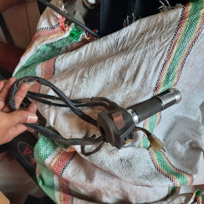 holder kanan tiger revo original second