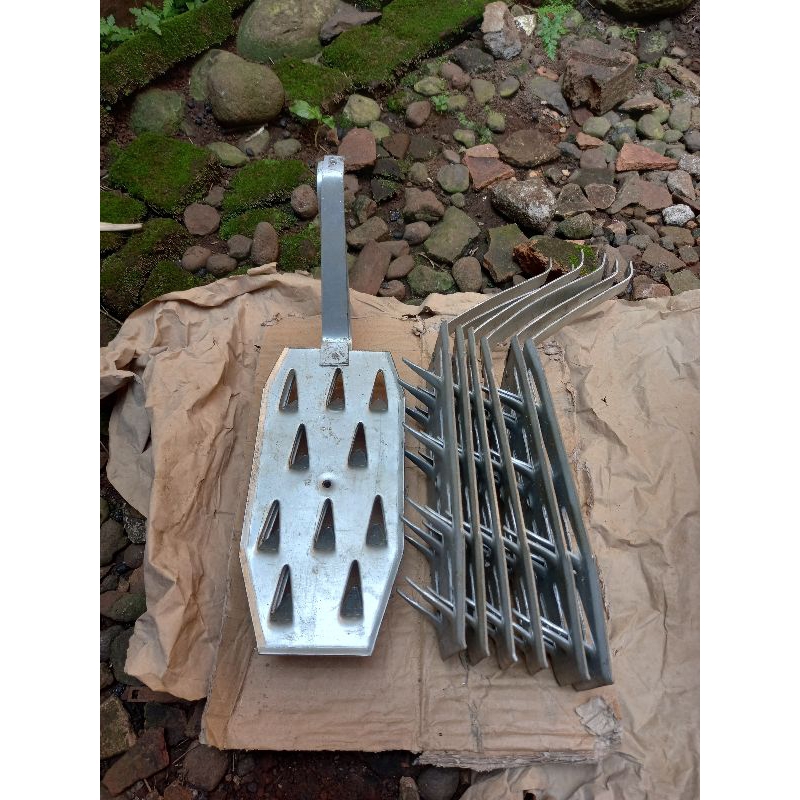 osrok sorok garuk padi menyiangi rumput liar