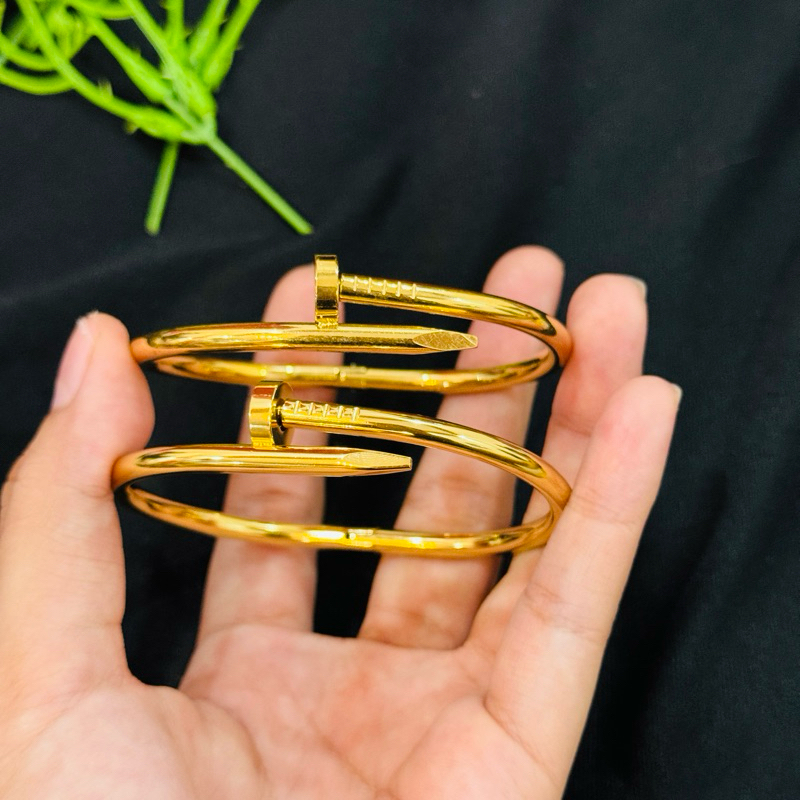 Gelang paku titanium