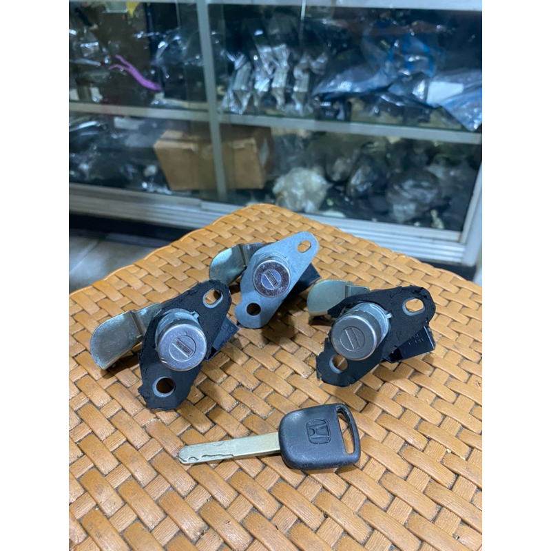 Silinder kunci pintu Bagasi Honda Brio Barang original
