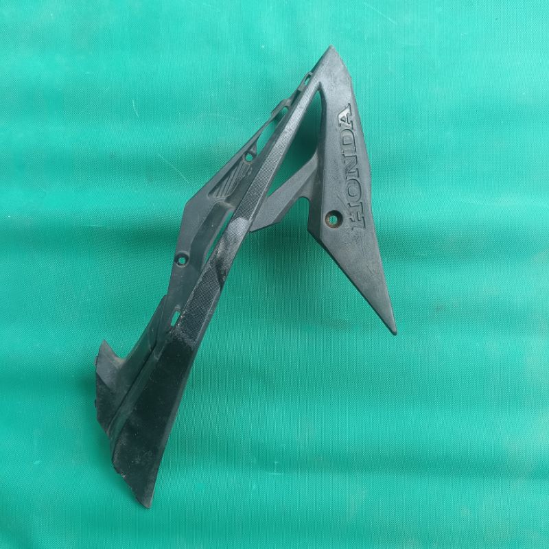 undercowl cover samping kanan bawah honda sonic 150 new original
