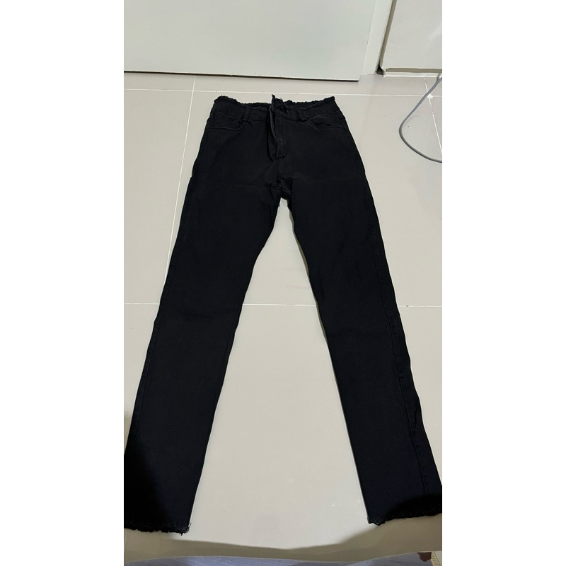 Preloved - Celana Panjang Hitam