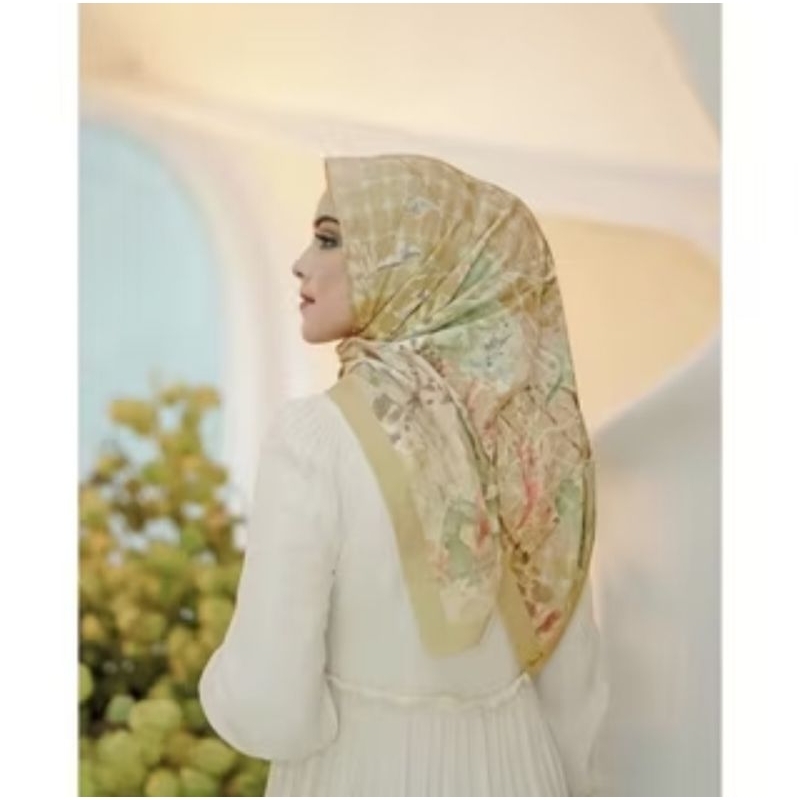 Preloved Buttonscarves Xanadu x Ria Miranda Honey rare item