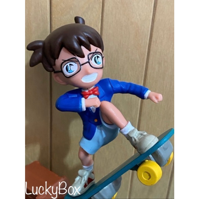Action figure Detective Conan skate action pose