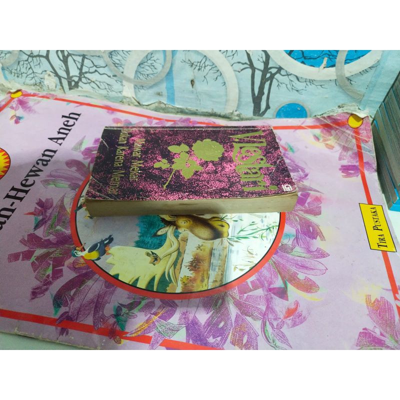 V. LESTARI. MAWAR MEKAR BUKAN KARENA MEMAR