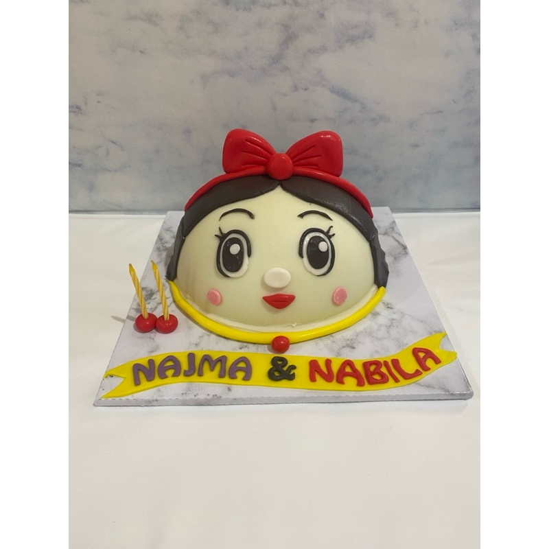

Pinata Cake Snow White