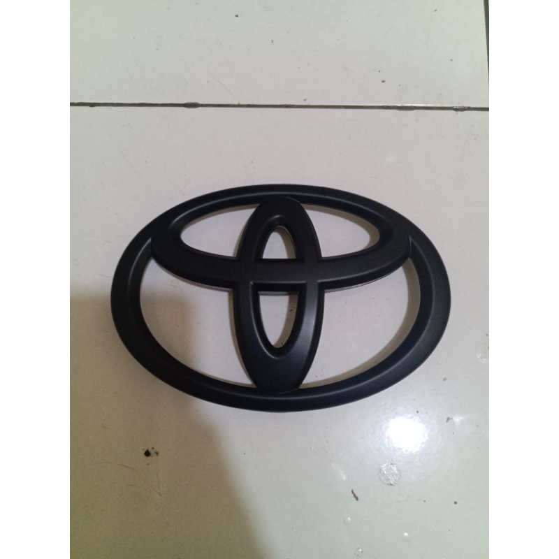 emblem logo gril depan Toyota fortuner vrz TRD HITAM glosy