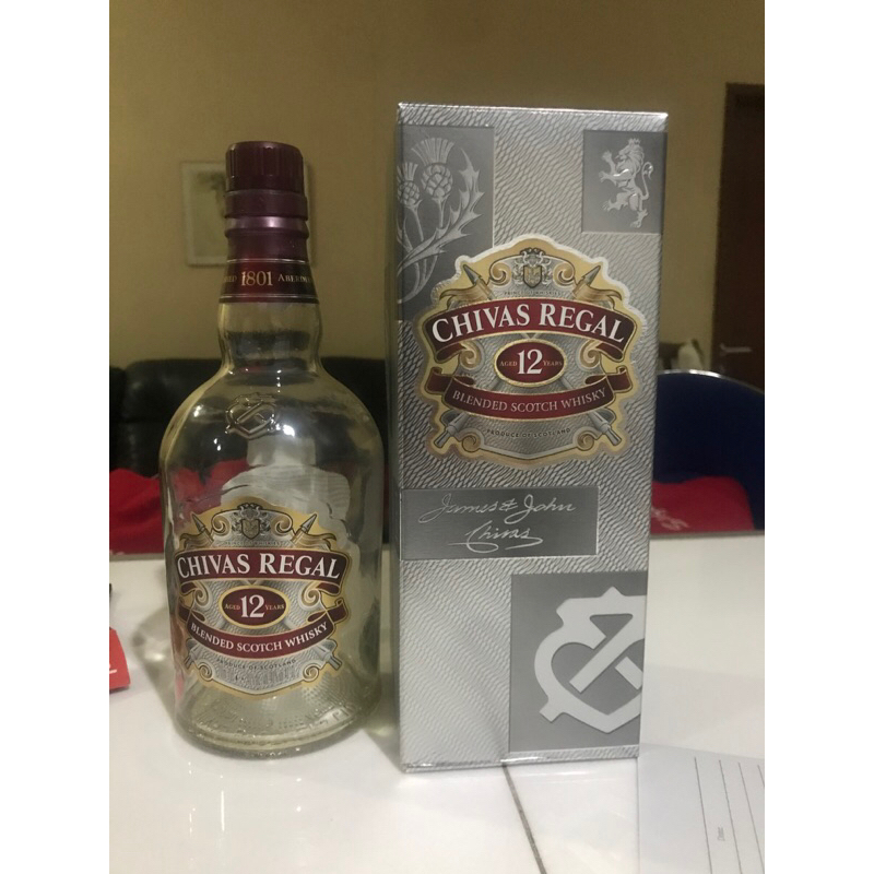 Botol kosong chivas regal beserta kotak kondisi bagus