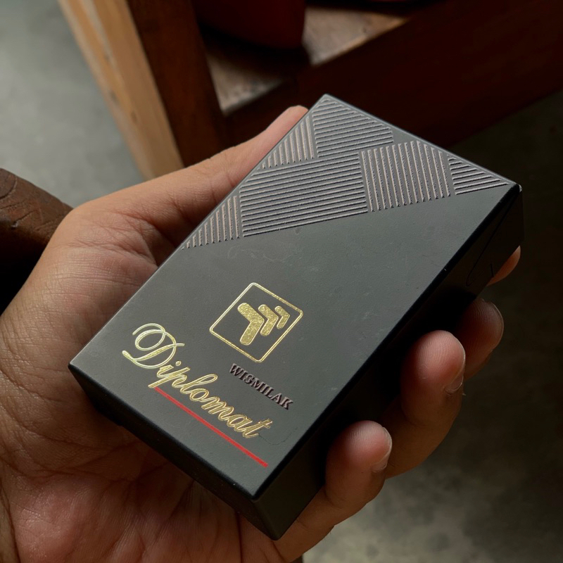 Kotak sebat diplomat wismilak jadul