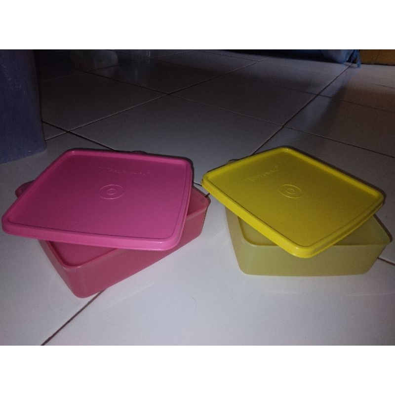 Tupperware Large Square Away 660ml